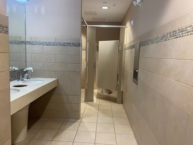 More Photos Of 19490 Sandridge Way, Leesburg Medical For Lease