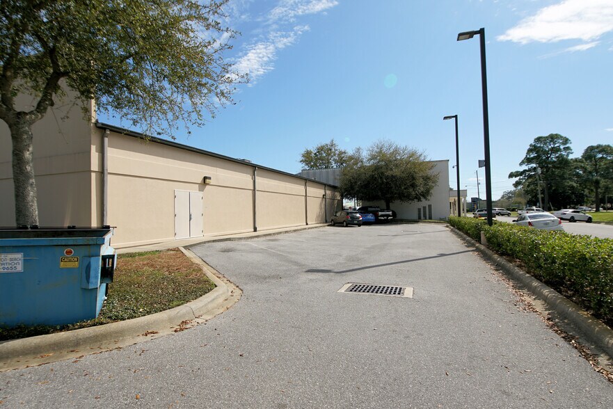 More Photos Of 140 Eglin Pky SE, Fort Walton Beach Health Club For Sale