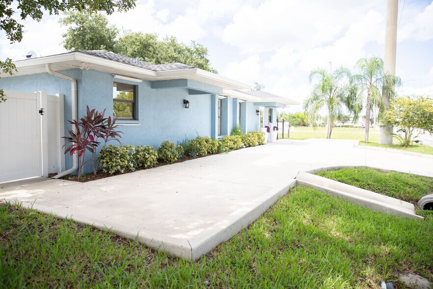 More Photos Of 2826 Santa Barbara Blvd, Cape Coral Freestanding For Sale