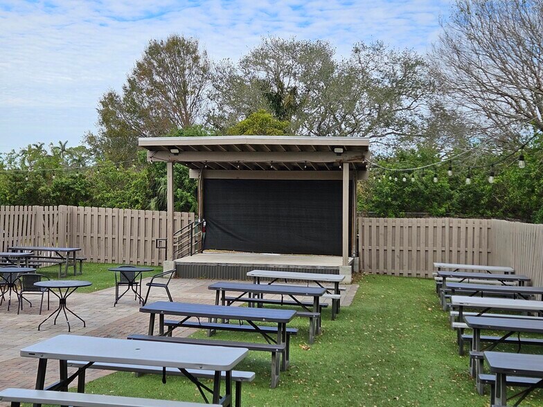 More Photos Of 2505 Manatee Ave E, Bradenton Restaurant For Sale