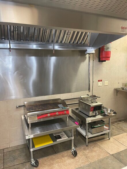 More Photos Of 78-88 Bayville Ave, Bayville Storefront Retail Residential For Lease