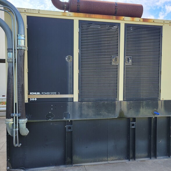 More Photos Of 47 Steves Ln, Gardiner Refrigeration Cold Storage For Sale