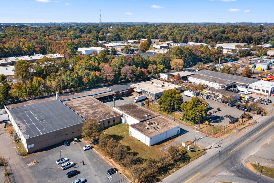 More Photos Of 231 Atando Ave, Charlotte Warehouse For Lease