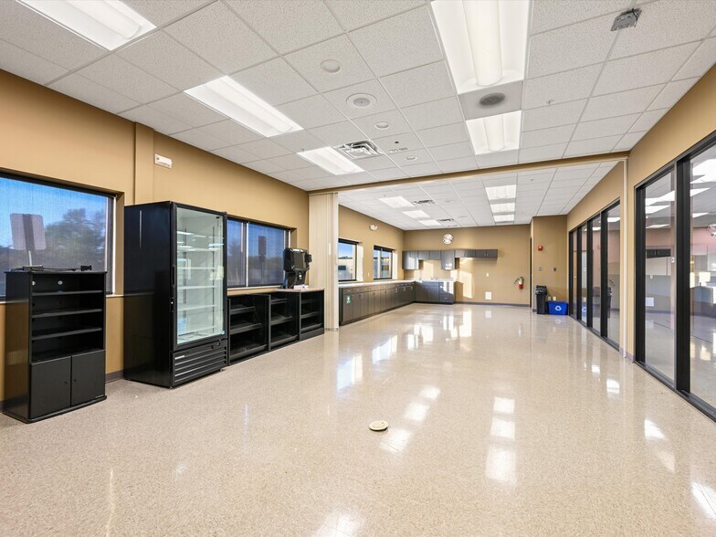 More Photos Of 7495 Chavenelle rd, Dubuque Industrial For Sale