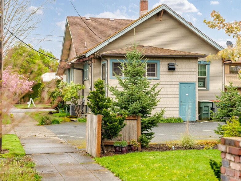 More Photos Of 737 NW Adams St, McMinnville Office For Sale