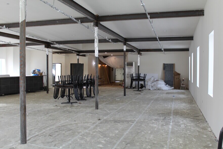 More Photos Of 231 E Main St, Trinidad Bar For Sale