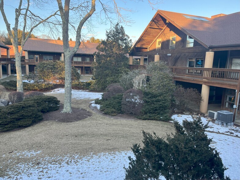 More Photos Of 24 Salt Pond Rd, Wakefield Medical For Lease