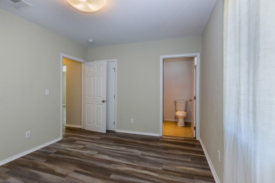 More Photos Of 1716-1718 W 45th St, Los Angeles Multifamily For Sale