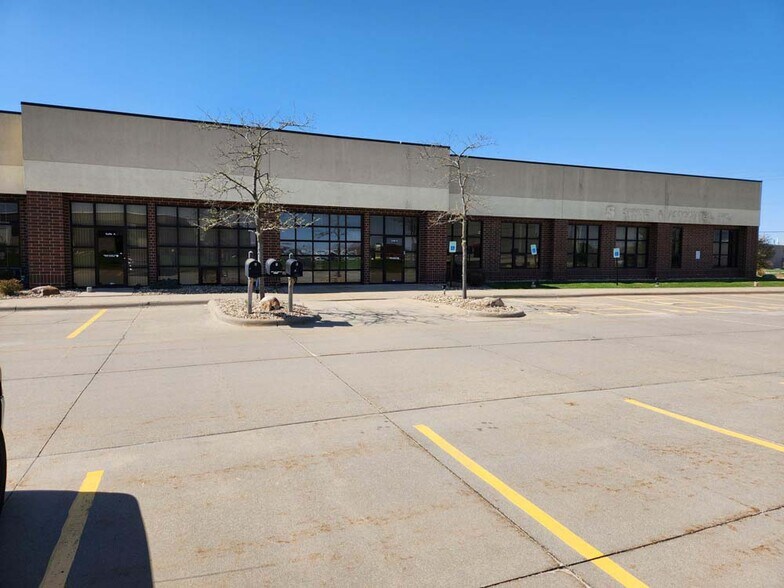 More Photos Of 5005 Bowling St SW, Cedar Rapids Loft Creative Space For Sale