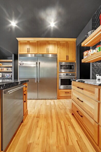 More Photos Of 446724 E 390 Rd, Langley Hotel For Sale