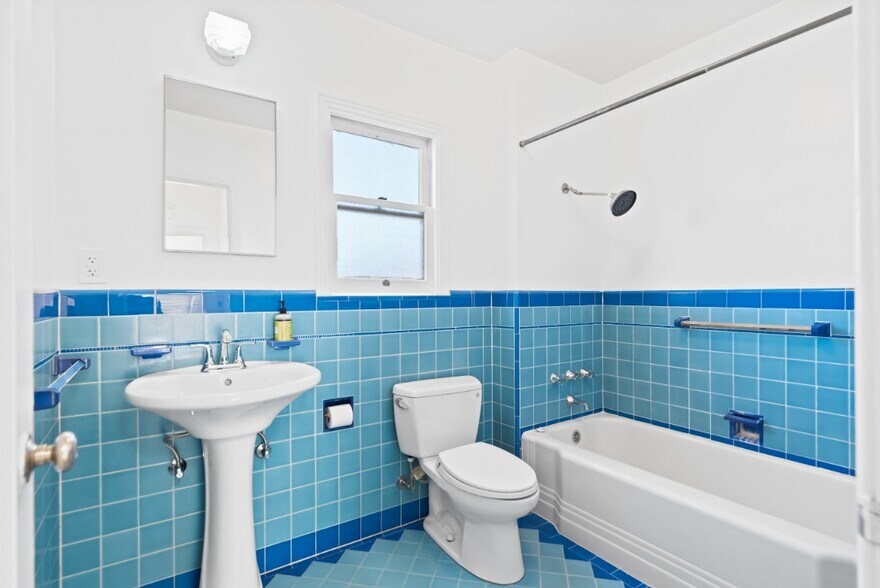 More Photos Of 476 42nd St, Oakland Apartments For Sale