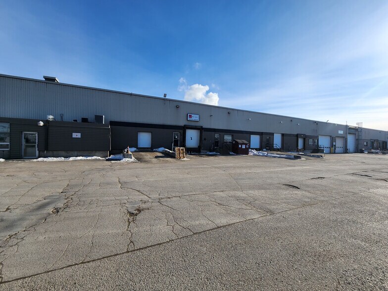 More Photos Of 645 St Du Père-Daniel, Trois-Rivières Warehouse For Lease