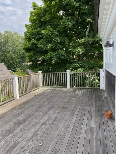 More Photos Of 11 Rector St, Sag Harbor Office Residential For Lease