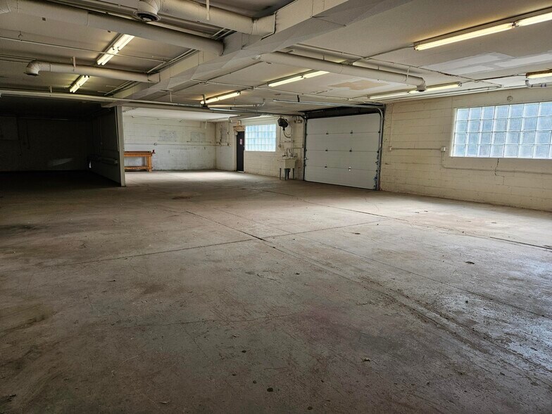 More Photos Of 340 Lake Ave, Rochester Light Distribution For Lease