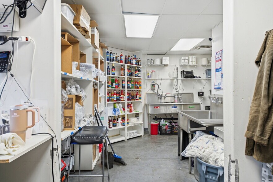 More Photos Of 1215 Aaron Dr, Richland General Retail For Lease