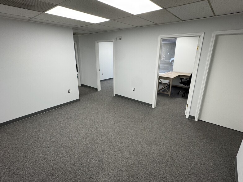 More Photos Of 1101 5th Ave, Coraopolis Office For Sale