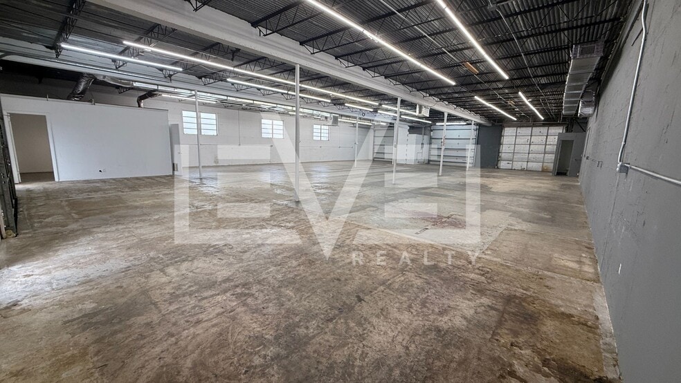 More Photos Of 3948 NE 5th Ave, Oakland Park Warehouse For Lease