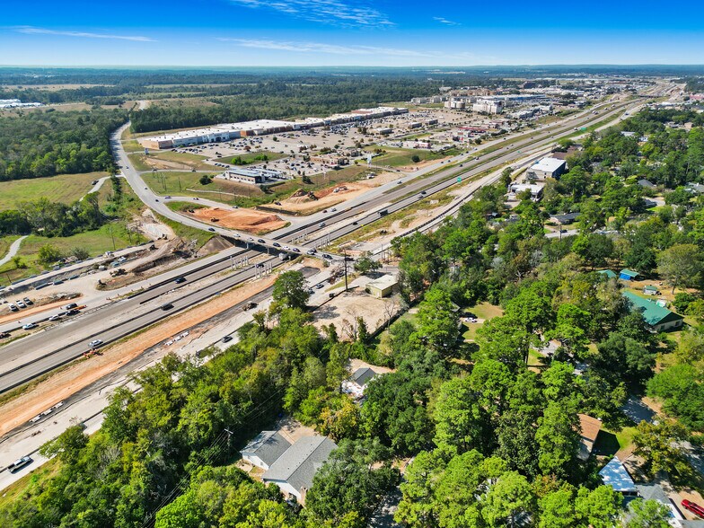 More Photos Of 404 Interstate 45 S, Huntsville Industrial For Sale