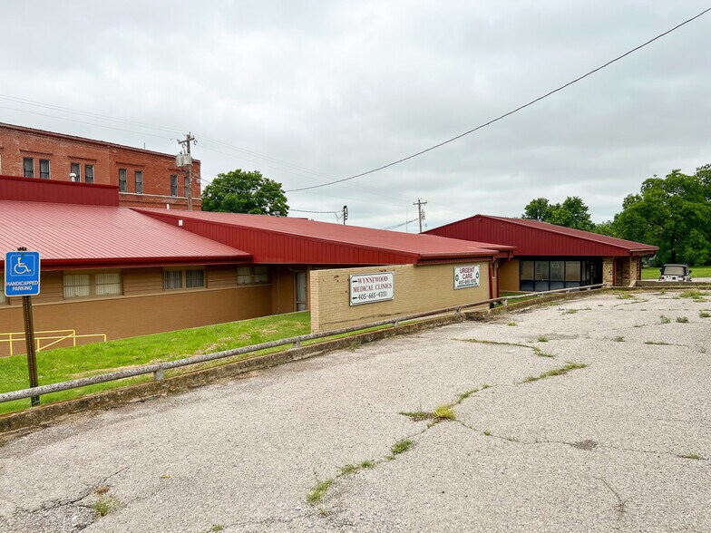 More Photos Of 116 E Robert S Kerr Blvd, Wynnewood Medical For Sale