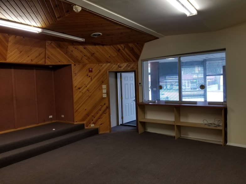 More Photos Of 2269 Sheridan Rd, Zion General Retail For Lease