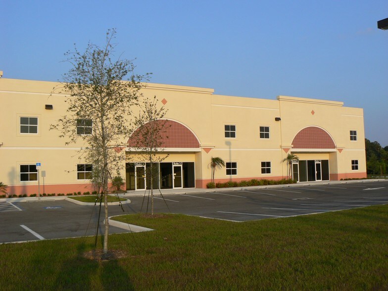 More Photos Of 787 Commerce Dr, Venice Warehouse For Lease