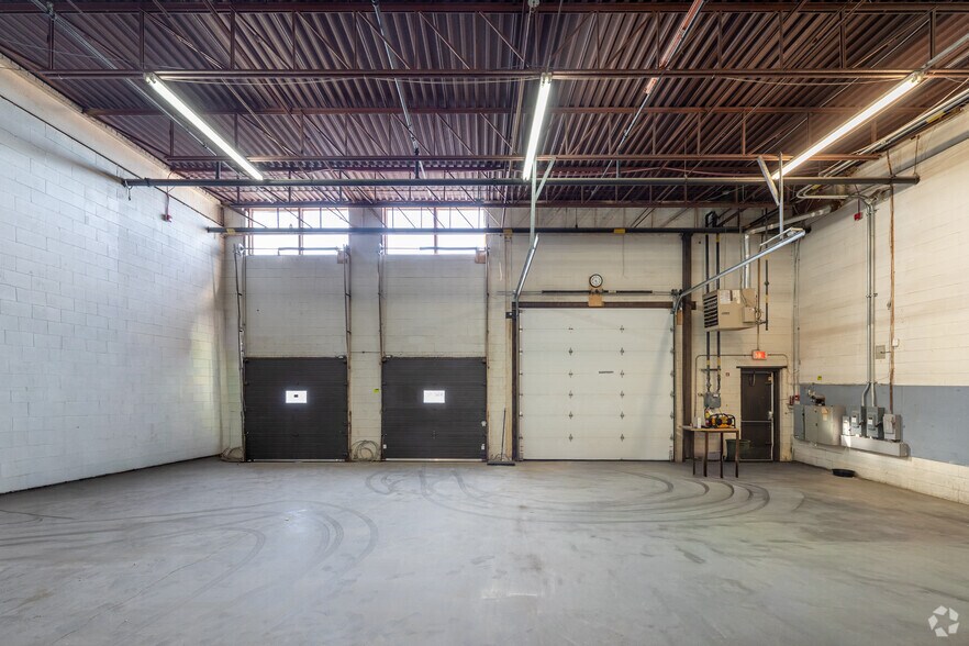 More Photos Of 3400 Boul Losch, Longueuil Unknown For Lease