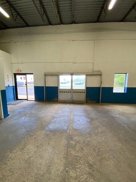 More Photos Of 7620-7640 Tyler Blvd, Mentor Warehouse For Lease