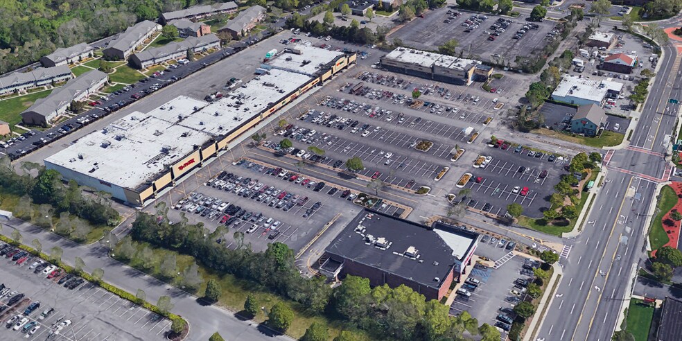 More Photos Of 1080-1140 Old Country Rd, Riverhead Unknown For Lease