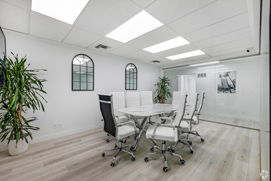 More Photos Of 11520 Jefferson Blvd, Culver City Light Distribution For Sale