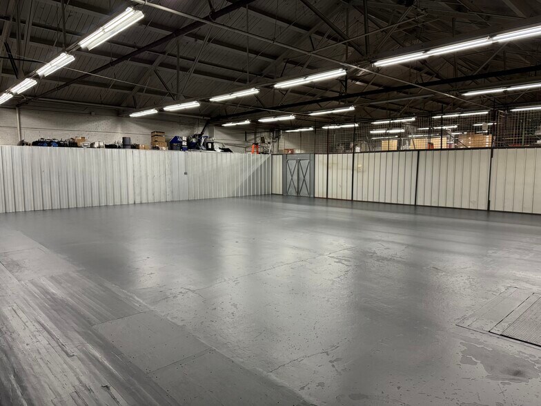 More Photos Of 4555 Pearson Pl, Long Island City Self Storage For Lease