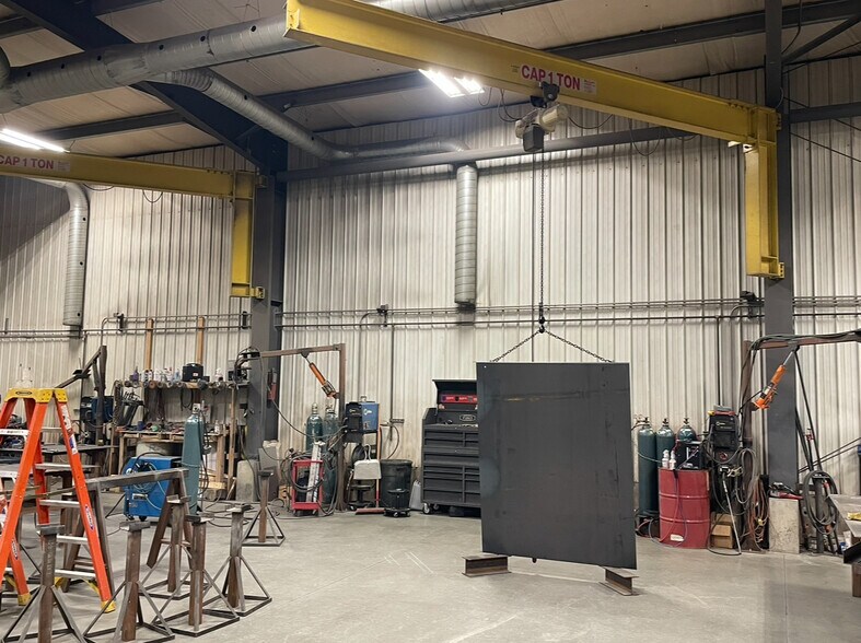 More Photos Of 523 Business Parkway rd, Falls City Manufacturing For Sale