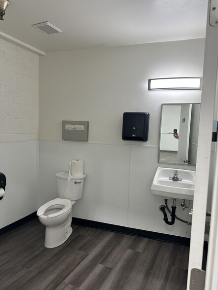 More Photos Of 3015 N Durfee Ave, El Monte Service For Lease