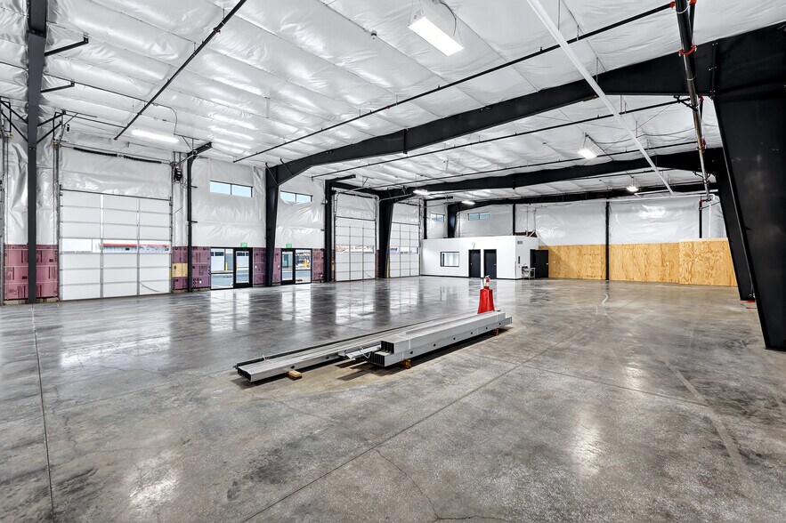 More Photos Of 4524 N Barker Rd, Spokane Valley Showroom For Lease