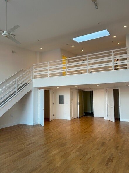 More Photos Of 1250 Missouri St, San Francisco Light Distribution For Lease
