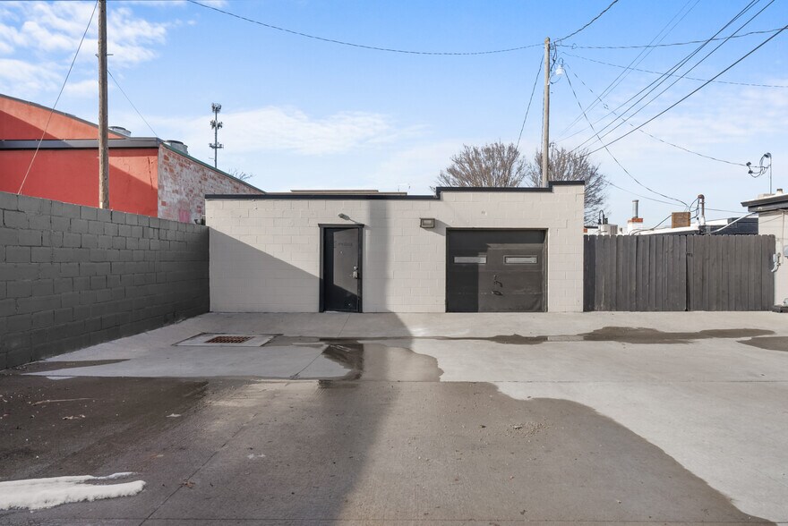 More Photos Of 127 SE 3rd St, Lees Summit Freestanding For Lease