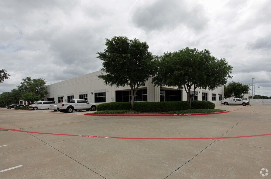 More Photos Of 16650 Westgrove Dr, Addison Light Manufacturing For Lease