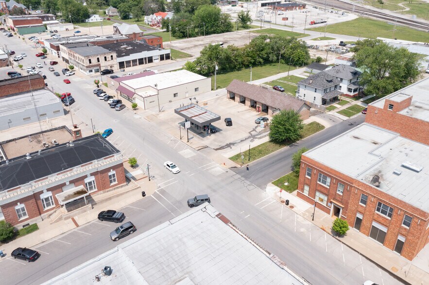 More Photos Of 301 W Coates St, Moberly Specialty For Sale