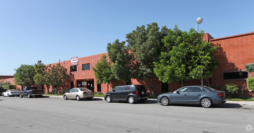More Photos Of 4121-4131 Vanowen Pl, Burbank Warehouse For Lease
