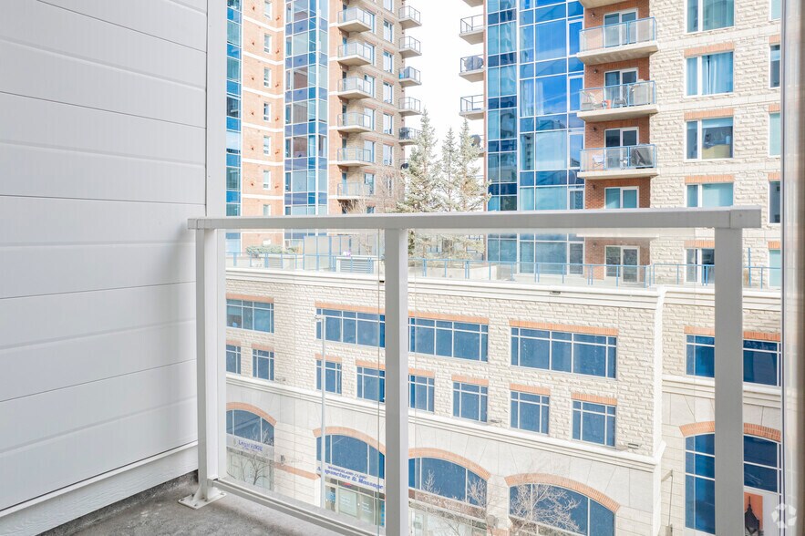 More Photos Of 909 5 Av SW, Calgary Apartments For Lease
