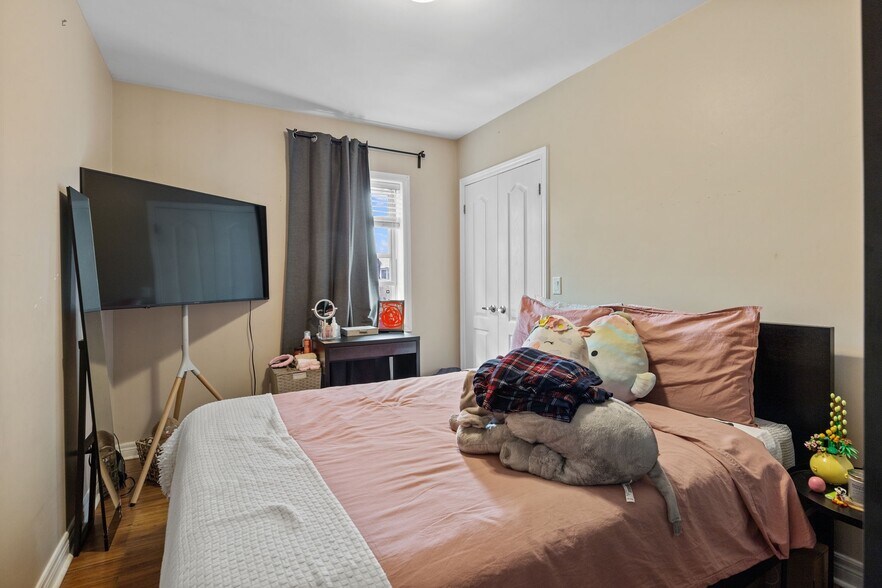 More Photos Of 999 Bloor St W, Toronto Storefront Retail Residential For Sale