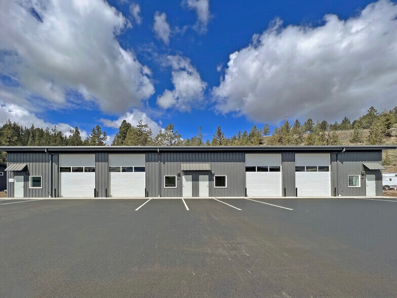 More Photos Of 64415 Strickler Ave, Bend Warehouse For Lease