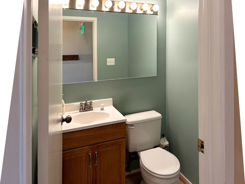 More Photos Of 3821-3859 Farragut Ave, Kensington Office For Sale