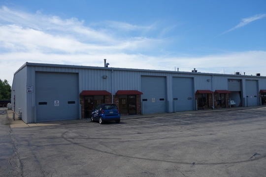 More Photos Of 6813 Hobson Valley Dr, Woodridge Service For Lease