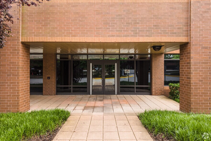 More Photos Of 7501 Boston Blvd, Springfield Research And Development For Sale