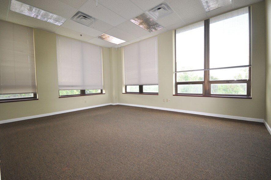 More Photos Of 347 Elizabeth Ave, Somerset Office For Lease