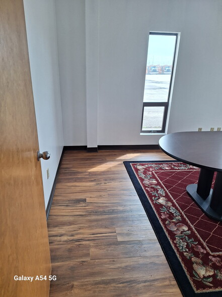 More Photos Of 5211 Oster Rd, Sheffield Village Truck Terminal For Lease