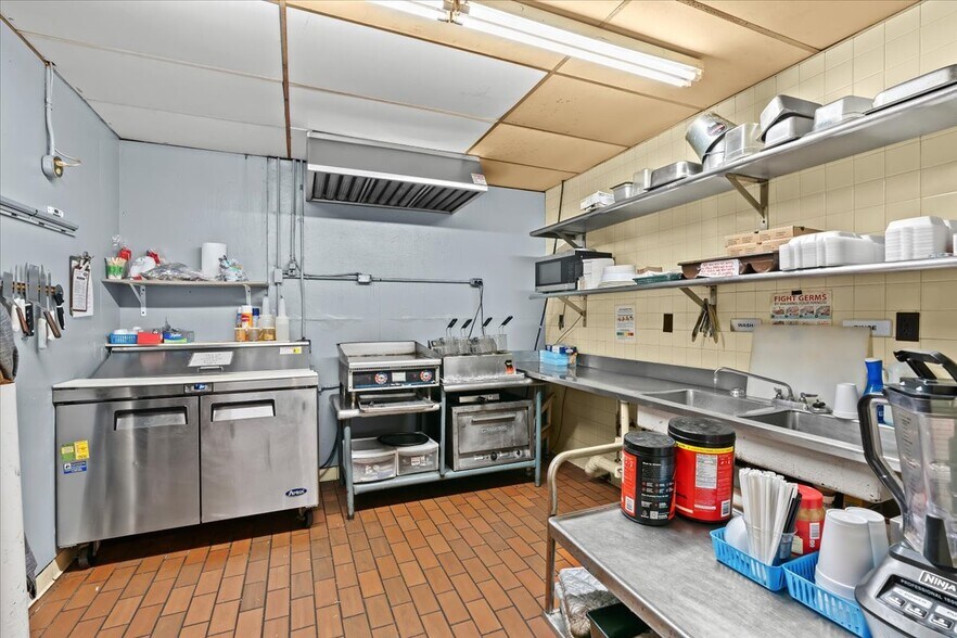 More Photos Of 2140 Fairway Dr, Davison Sports And Entertainment For Sale