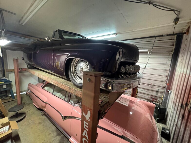 More Photos Of 818 Morton Ave, Bardstown Manufacturing For Sale