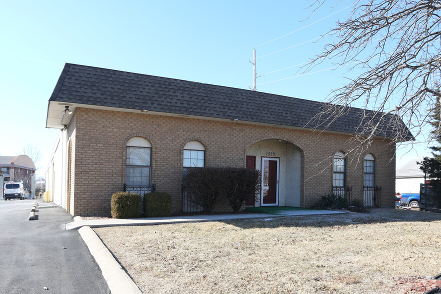 Primary Photo Of 1529 E Spruce St, Olathe Warehouse For Lease