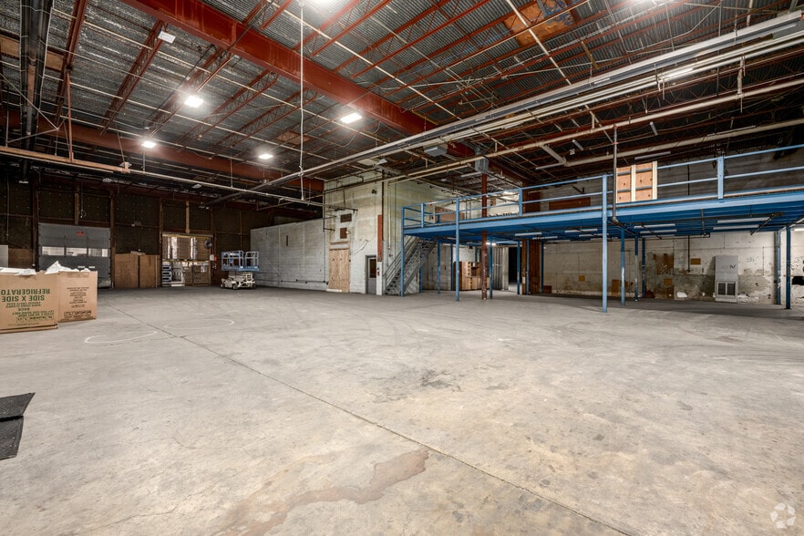 More Photos Of 7000 Old Landover Rd, Landover Warehouse For Lease